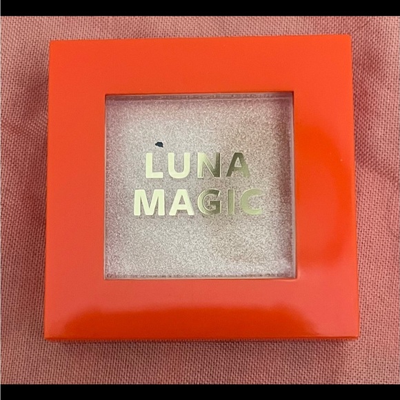 LUNA MAGIC Highlighter - Picture 2 of 3